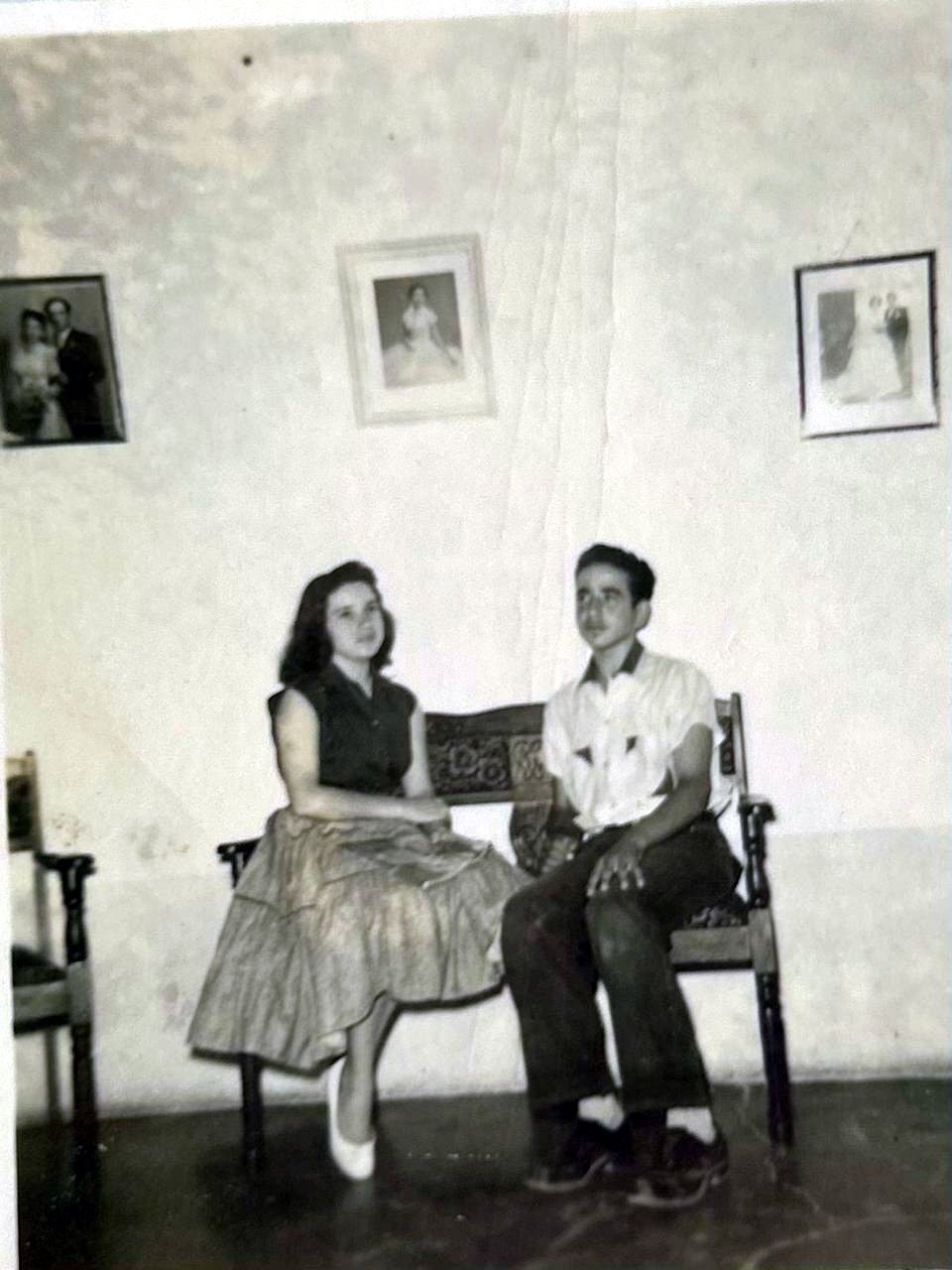 1958_TiosAnaMaria-JaimeGarcia_HermanosDeBaronio_CasaDeSusPapas_FondoBodaBaronio_Pesqueria_v2_d2026-05-27_135503_edt.tia-cony-garcia.jpg